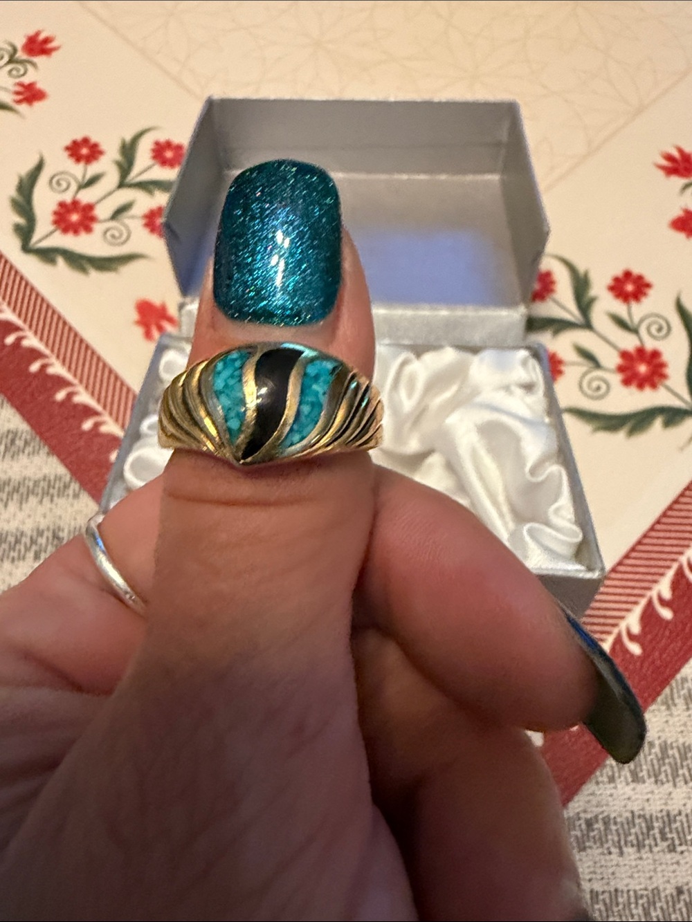Vintage made in 88 Gold-Tone Women's Ring with Turquoise and Black size 9
